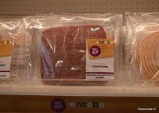 "En nieuw in biologisch is deze biologische salami met venkel. We voegen op deze manier steeds meer smaak toe aan onze bio-vleeswaren." 